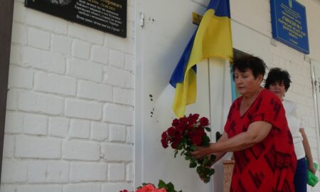 Після анексії Криму добровільно став на захист України: у Покрові відкрили меморіальну дошку полеглому Герою (фото)