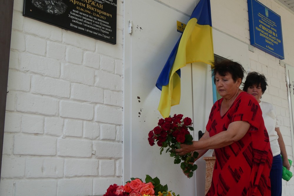 Після анексії Криму добровільно став на захист України: у Покрові відкрили меморіальну дошку полеглому Герою (фото)
