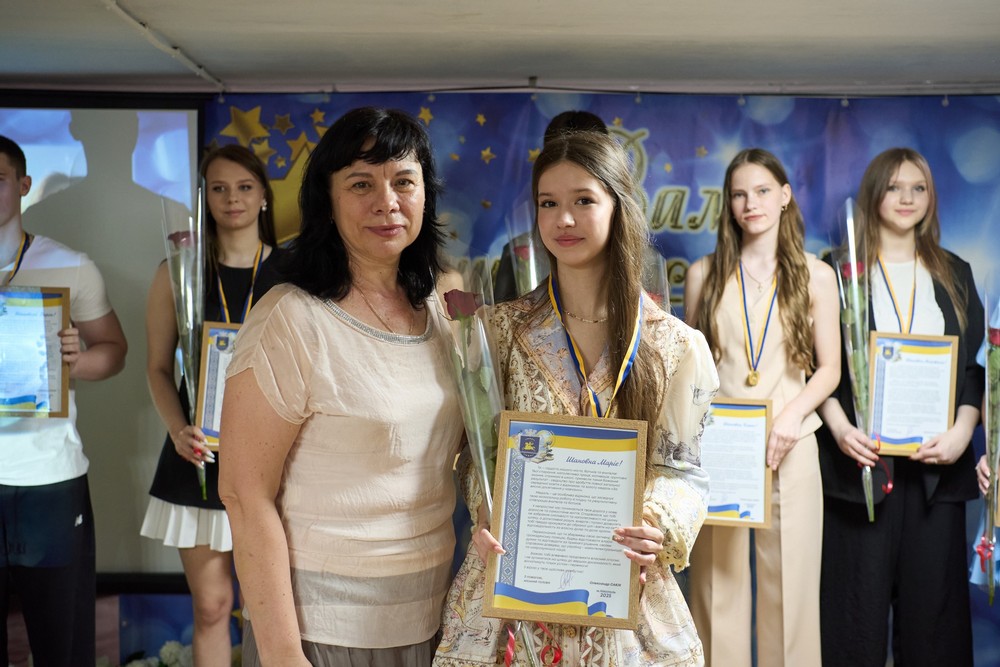 «Золота надія» Нікополя: нагородили найуспішніших учнів: фото