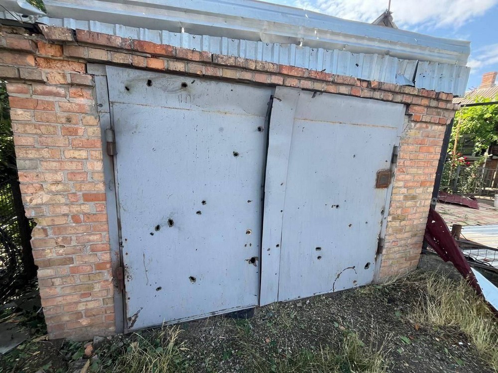 На березі у Нікополі обстріли, перебої зі світлом і немає мобільного зв’язку, але люди не планують евакуюватися – «Проліска» про смертельний удар і свою допомогу (фото)