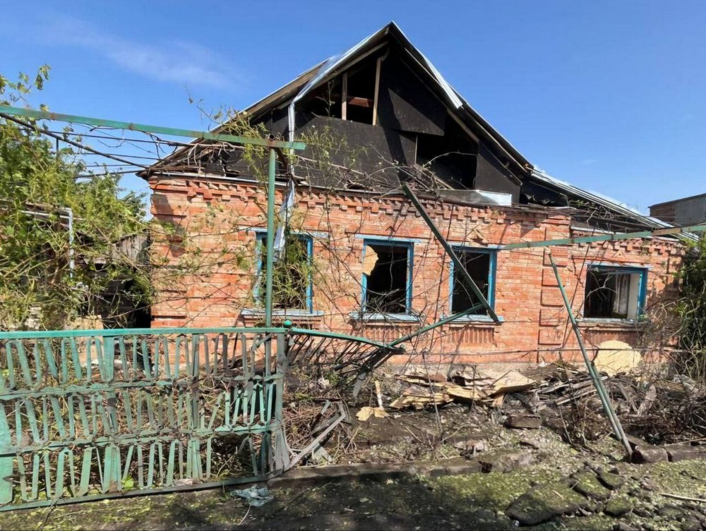 На березі у Нікополі обстріли, перебої зі світлом і немає мобільного зв’язку, але люди не планують евакуюватися – «Проліска» про смертельний удар і свою допомогу (фото)