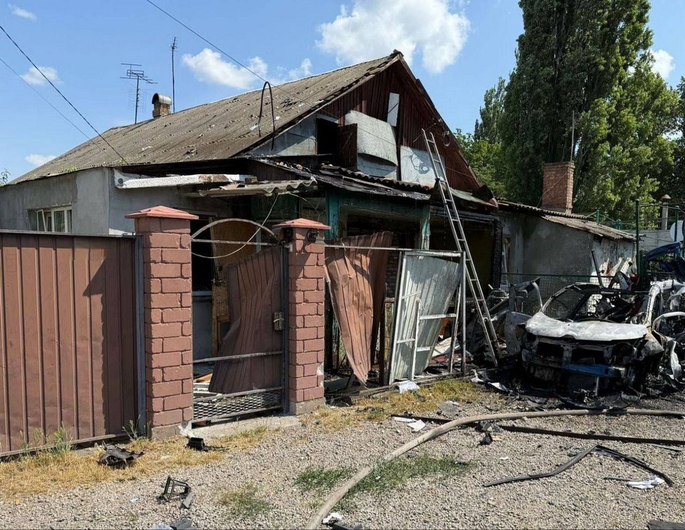 Запроваджено заборону на проведення масових заходів до 4 липня, є висока імовірність На березі Нікополя обстріли, перебої зі світлом і немає мобільного зв’язку, але люди не планують евакуюватися – «Проліска» про смертельний удар і свою допомогу