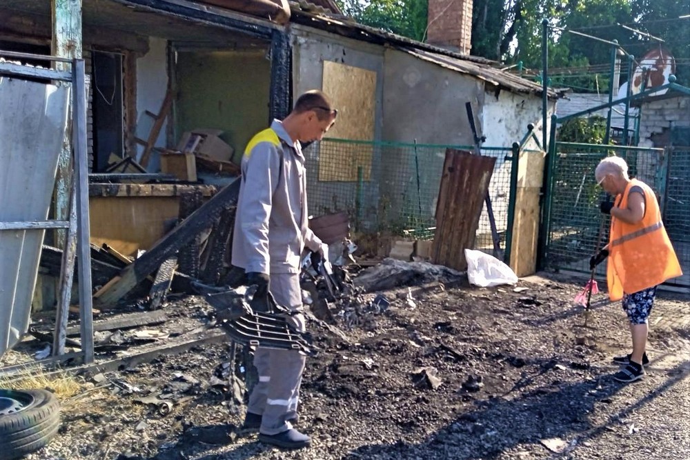 Комунальники Нікополя усувають наслідки ворожих атак