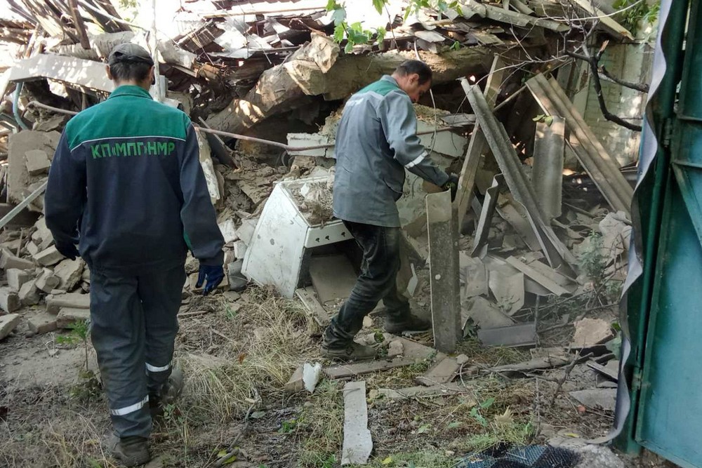 Комунальники Нікополя усувають наслідки ворожих атак