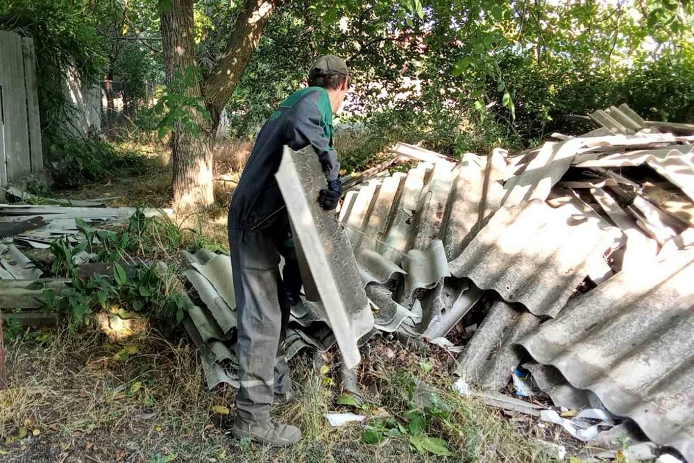 Комунальники Нікополя усувають наслідки ворожих атак