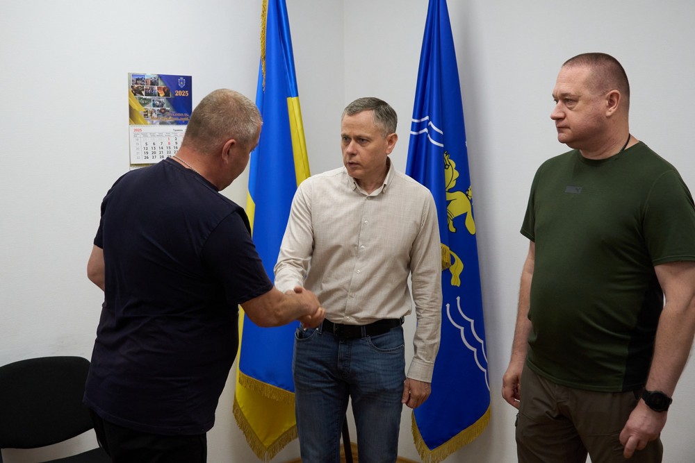 Рідним полеглих воїнів з Нікополя передали державні нагороди: фото
