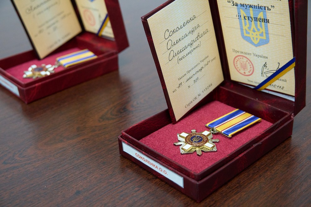 Рідним полеглих воїнів з Нікополя передали державні нагороди: фото