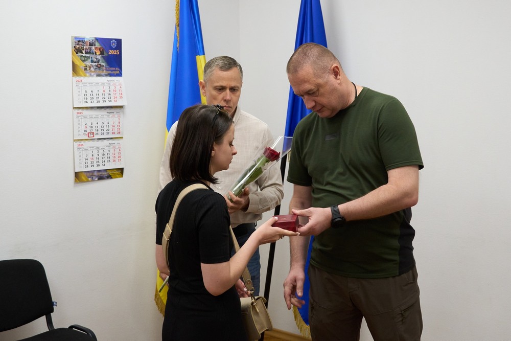 Рідним полеглих воїнів з Нікополя передали державні нагороди: фото