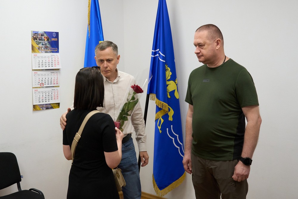 Рідним полеглих воїнів з Нікополя передали державні нагороди: фото