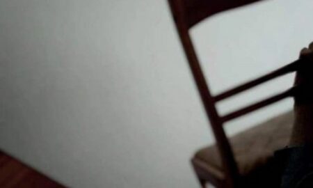 У Марганці чоловік жорстоко побив 20-річну сестру стільцем під час застілля