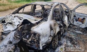 Вдарили прицільно дроном по авто з людьми і будинку, де спала дитина: про смертельний обстріл Нікопольщини розповіли у поліції