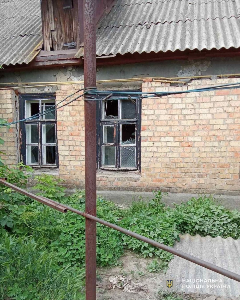 Через скид боєприпасу з БпЛА у Нікополі поранено троє чоловіків 8