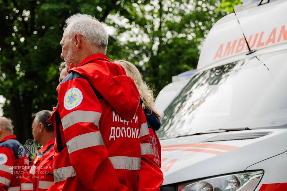 Дніпропетровщина передала військовим дві машини 10