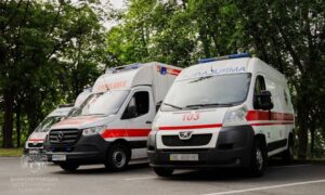 Дніпропетровщина передала військовим дві машини 2