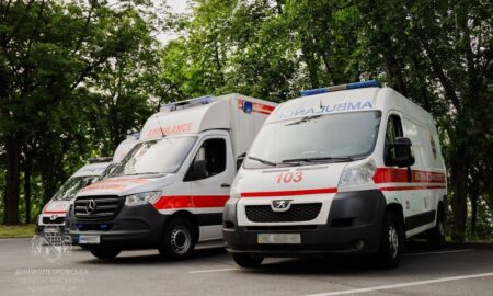 Дніпропетровщина передала військовим дві машини 2