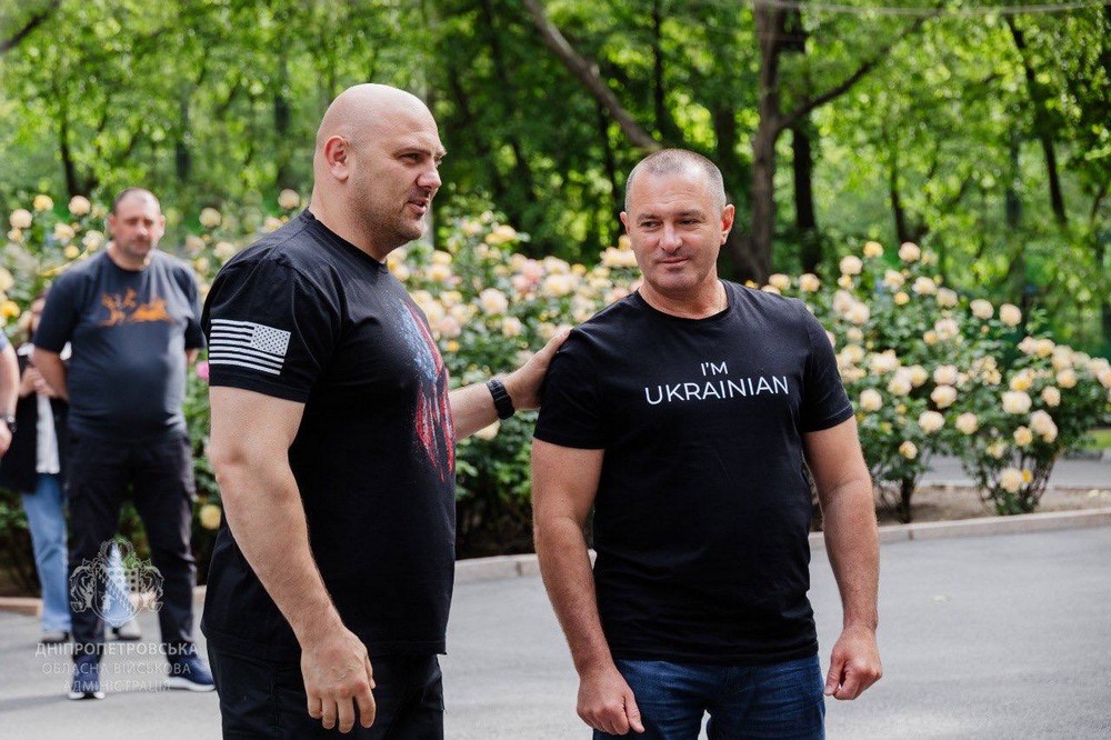 Дніпропетровщина передала військовим дві машини 4