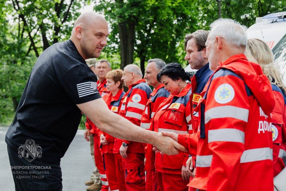 Дніпропетровщина передала військовим дві машини 7