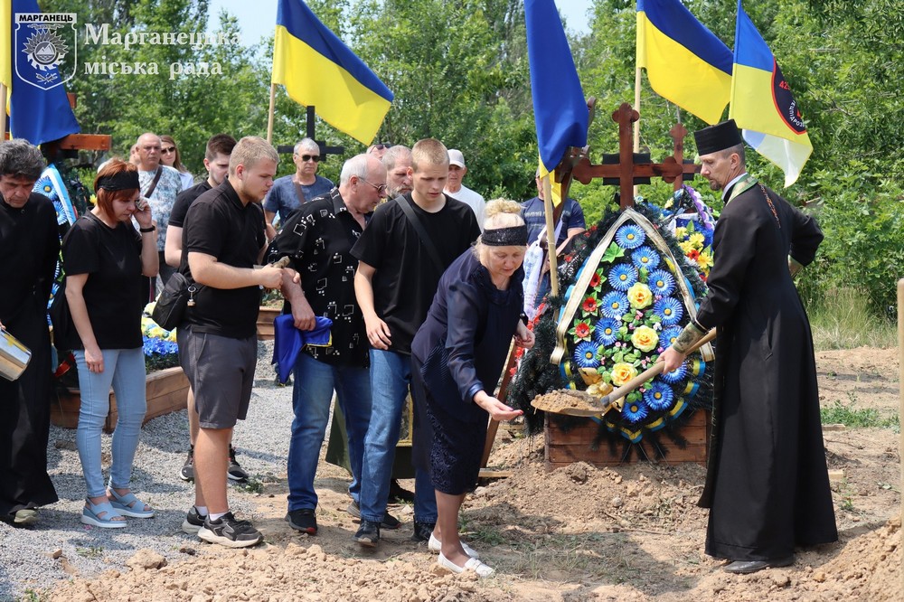 Марганець простився з Захисником Дмитром Новінським (фото) 8