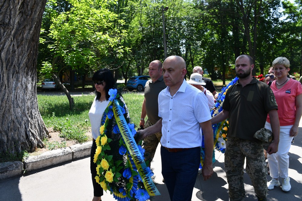 Нікополь сьогодні провів в останню путь Захисника (фото) 10