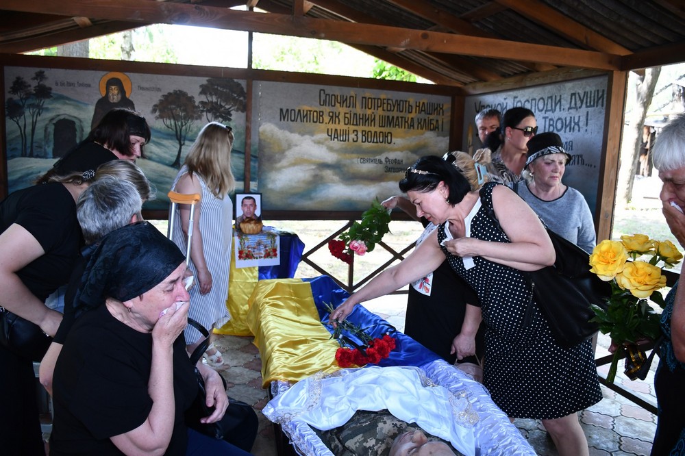 Нікополь сьогодні провів в останню путь Захисника (фото) 3