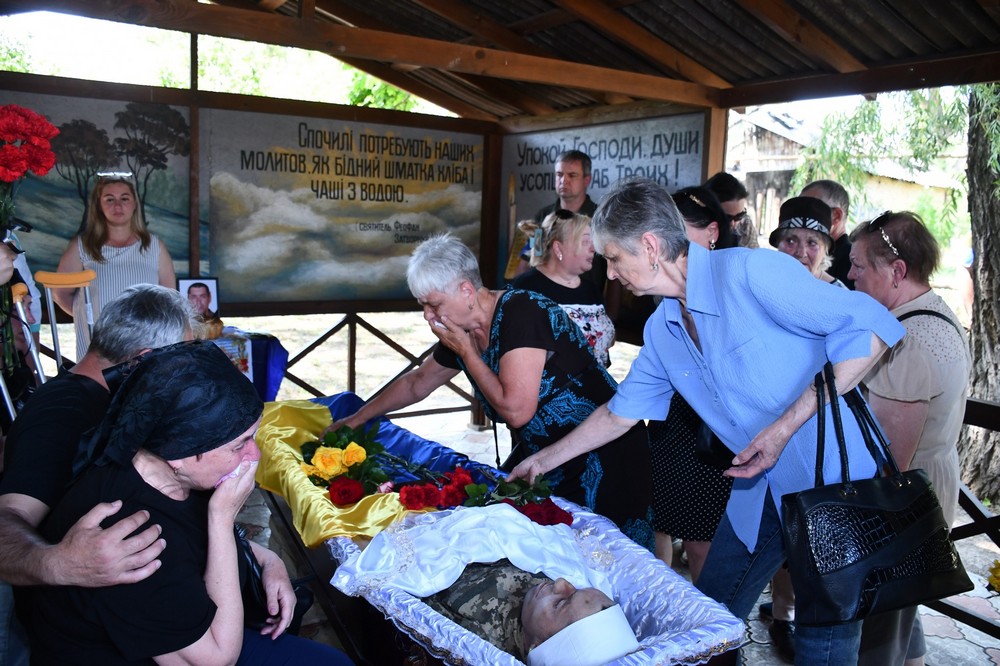 Нікополь сьогодні провів в останню путь Захисника (фото) 4