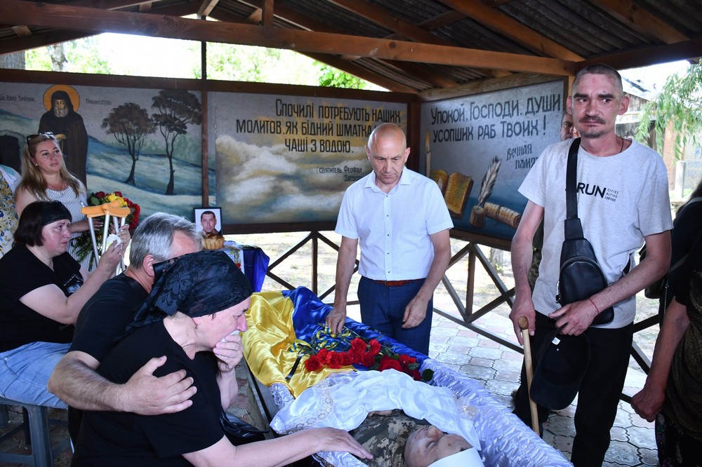 Нікополь сьогодні провів в останню путь Захисника (фото) 5