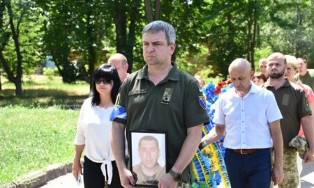 Нікополь сьогодні провів в останню путь Захисника (фото) 9