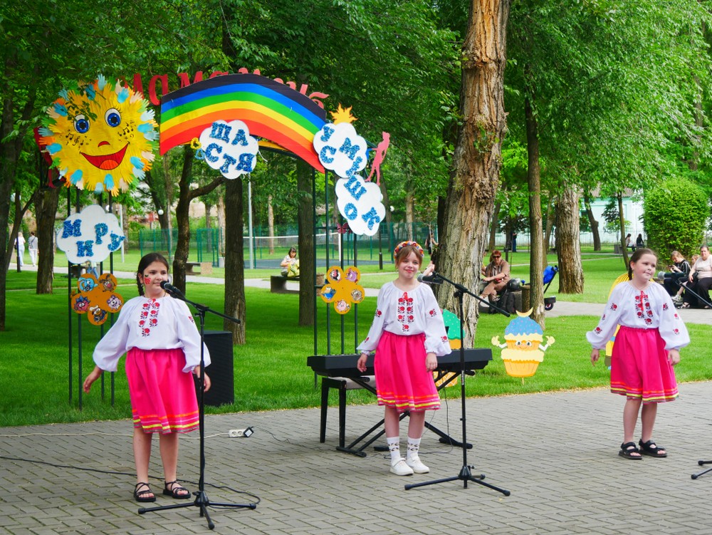 Покров у перший день літа перетворився на Планету дитинства (фото)
