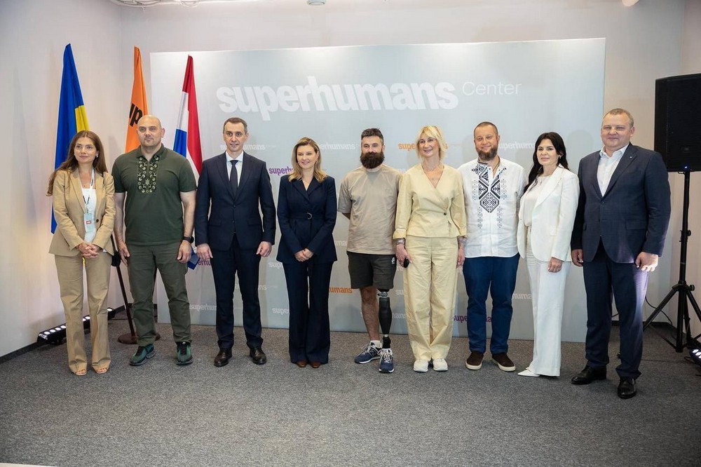 У Дніпрі відкрили центр Superhumans 10