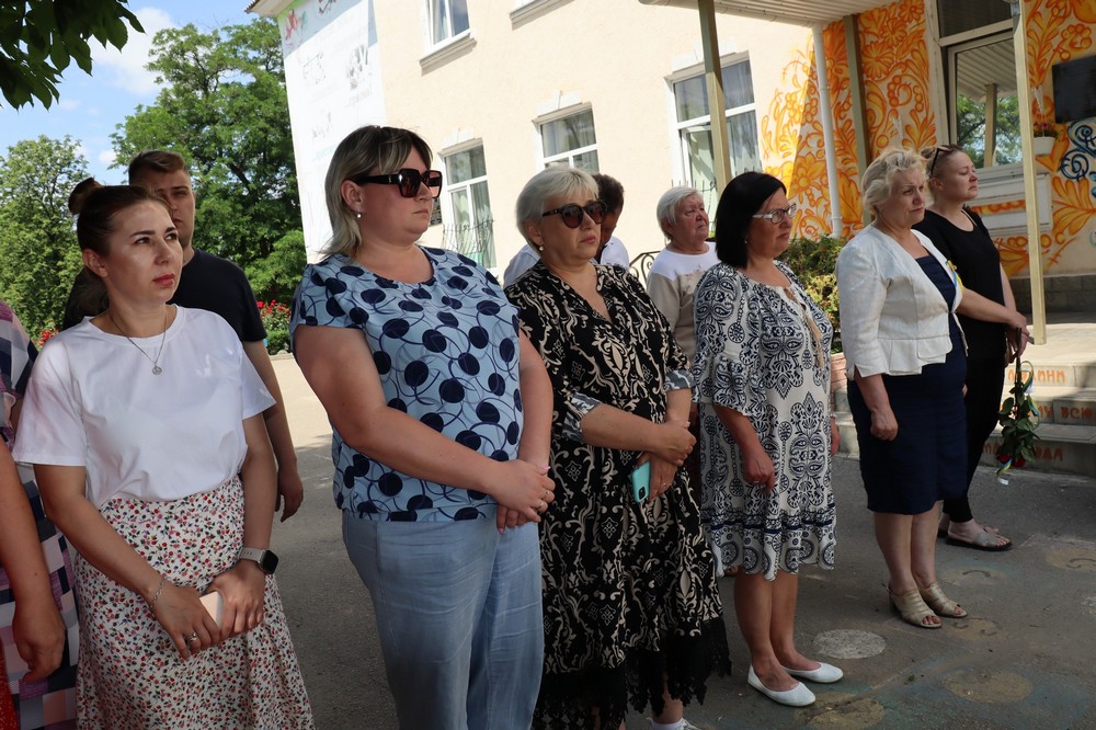 У Покрові сьогодні відкрили меморіальну дошку на честь полеглого Захисника Андрія Приходька 11