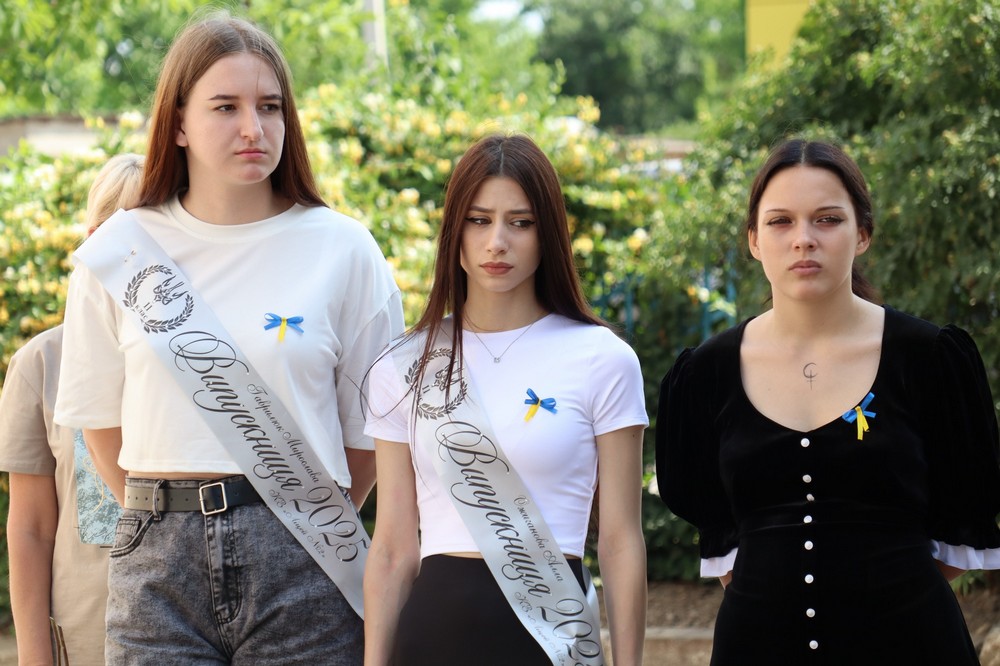 У Покрові сьогодні відкрили меморіальну дошку на честь полеглого Захисника Андрія Приходька 7