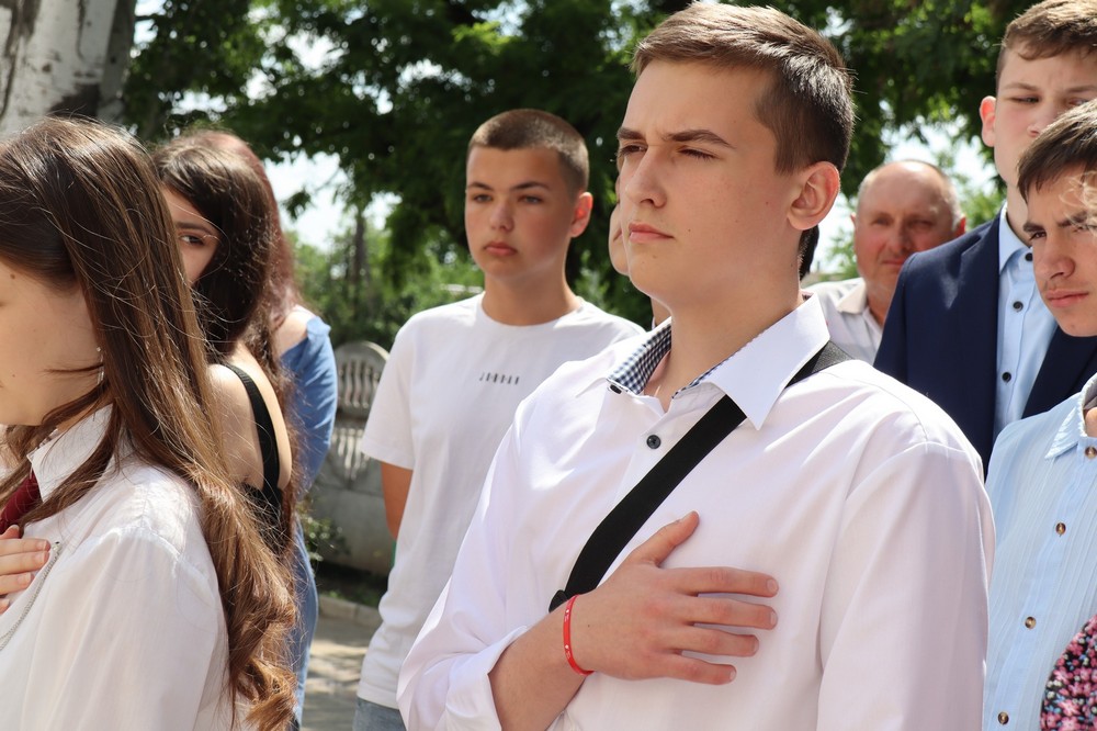 У Покрові сьогодні відкрили меморіальну дошку на честь полеглого Захисника Андрія Приходька 9