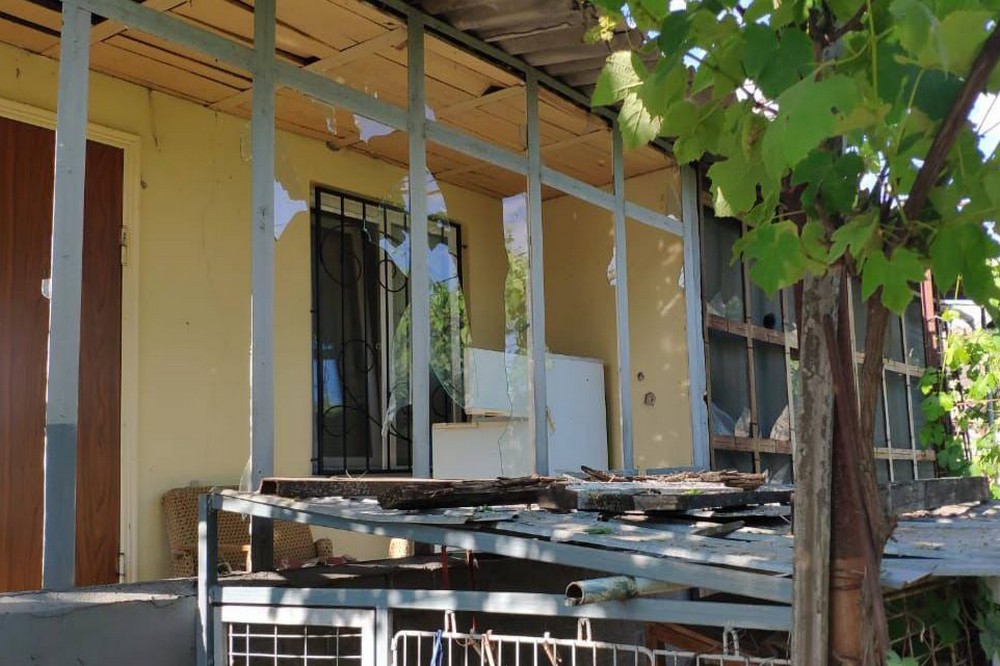 Важкий день на Нікопольщині шестеро поранених, пошкоджений магазин і знищений гараж 2