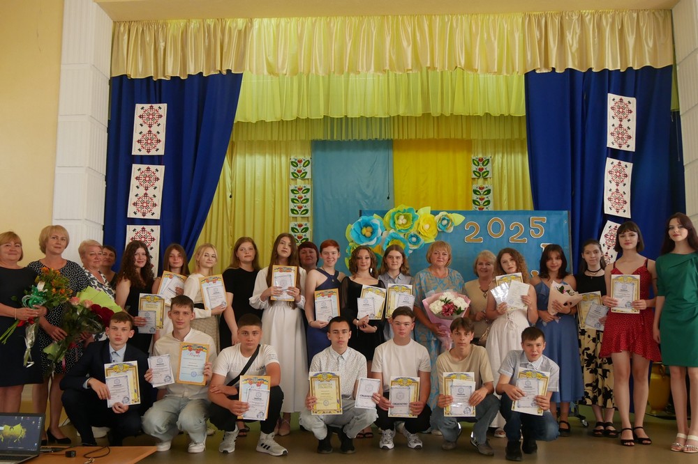 Випускники мистецьких шкіл Покрова отримали атестати (фото) 3