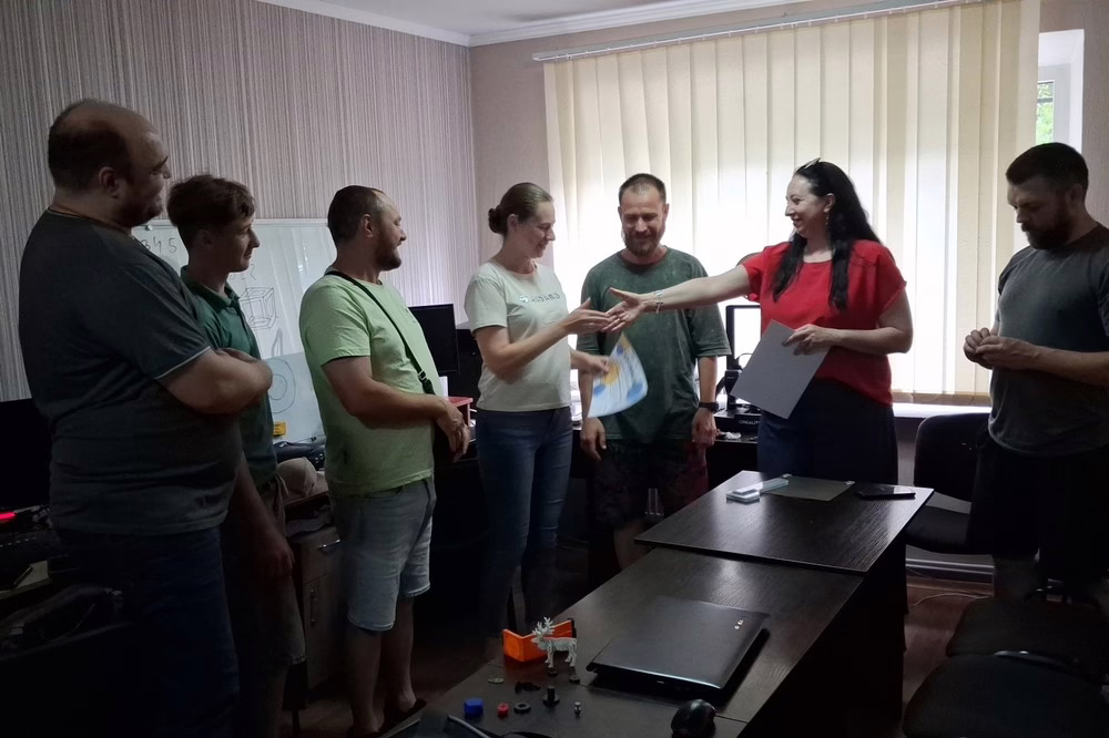 Випускники ще одного курсу Центру освіти дорослих Нікополя отримали сертифікати (фото)