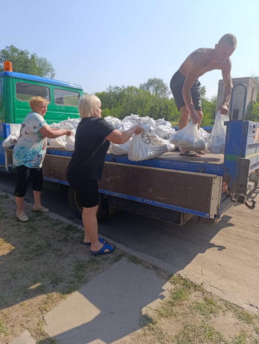 Жителі Марганецької громади отримали 457 продуктових наборів 4