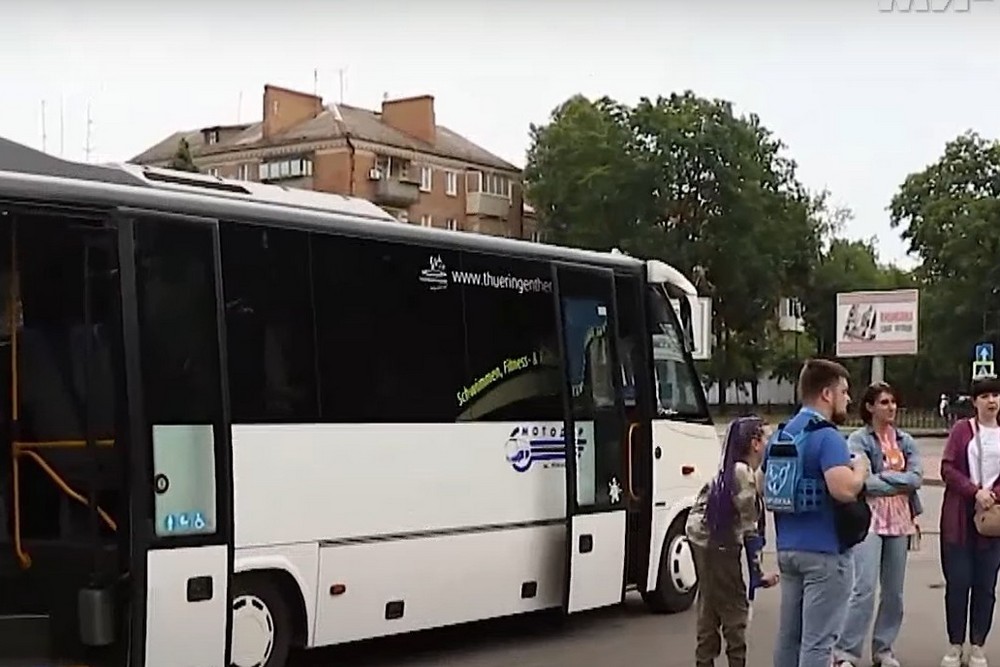 «Не було світла, води – ми вижили»: у Нікополі залишаються родини з особливими дітьми – їм допомагає «Проліска»