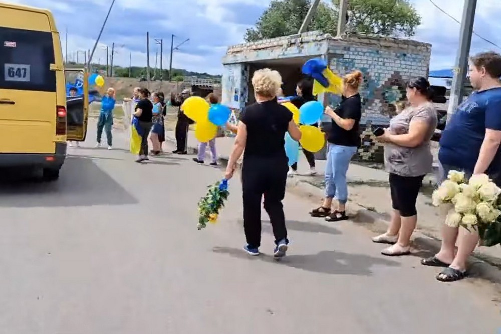 на Нікопольщині сьогодні зустріли свого Захисника, який повернувся з полону (відео)