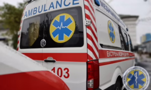 На Дніпропетровщині чоловік і жінка вистрибнули з 3-го поверху: їх рятували медики