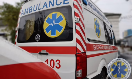 На Дніпропетровщині чоловік і жінка вистрибнули з 3-го поверху: їх рятували медики