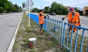 Усувають наслідки атак, готують до запуску фонтани, ремонтують дороги: чим займаються комунальники Нікополя на цьому тижні