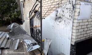 Поранено водія «швидкої» і двох цивільних: ворог вдарив у Нікополі по підрозділу рятувальників