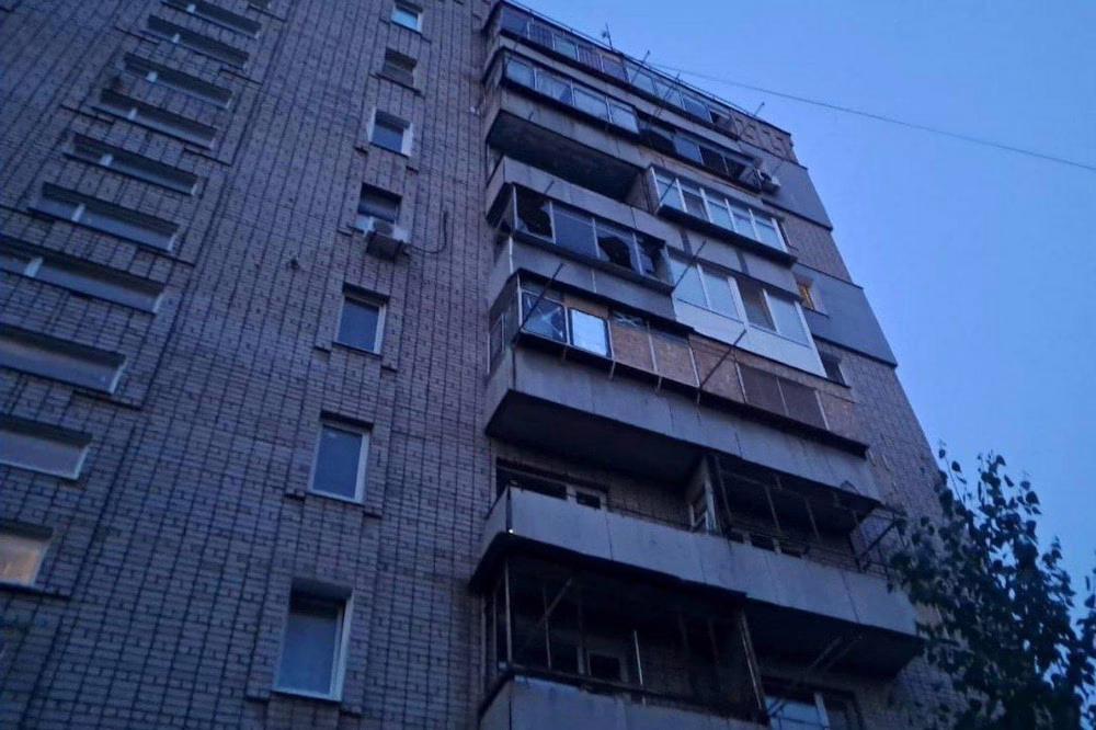 У Нікополі пошкоджено багатоповерхівку і торговельний центр, під обстрілом була і Марганецька громада