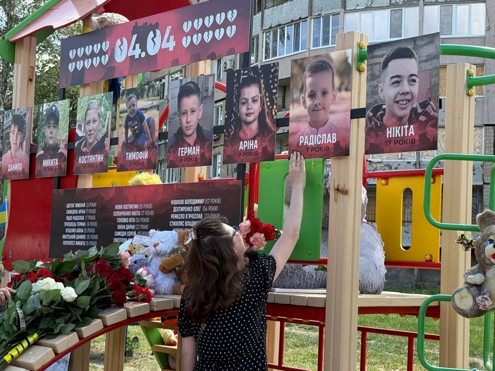 Болить… На Дніпропетровщині сьогодні вшановують пам’ять вбитих росією дітей (фото, відео)