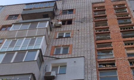 Ворог 8 разів атакував Нікополь вранці, у місті діють аварійні відключення світла (фото)