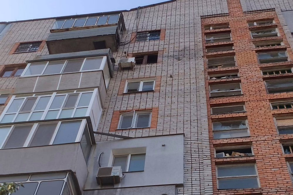 Ворог 8 разів атакував Нікополь вранці, у місті діють аварійні відключення світла (фото)