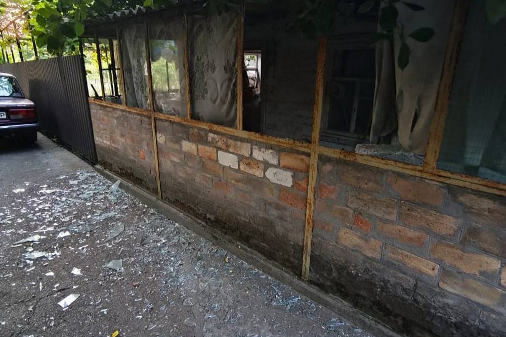 Ворог накрив Нікополь і район «Градом»: потрощено будинки і підприємство, у Межівській громаді загиблий, у Павлограді зросла кількість постраждалих
