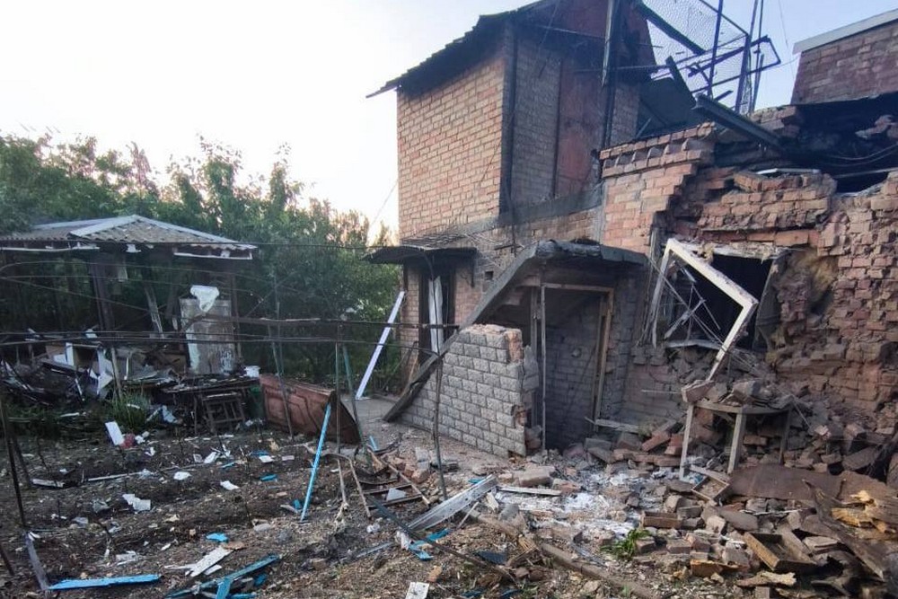 Ворог накрив Нікополь і район «Градом»: потрощено будинки і підприємство, у Межівській громаді загиблий, у Павлограді зросла кількість постраждалих