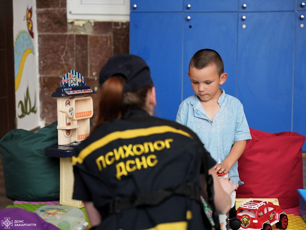 Триває евакуація на Дніпропетровщині: вже 100 дітей вивезли з Межівської громади, можна виїхати потягом до Закарпаття (фото)
