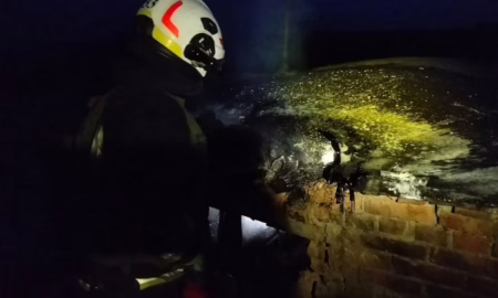 На Нікопольщині загорілася дев’ятиповерхівка, понівечено адмінбудівлю, під обстрілами був і Синельниківський район